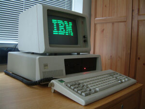 IBM PC XT with green monochrome phosphor screen and 10MB full height 5,25" hard disk drive